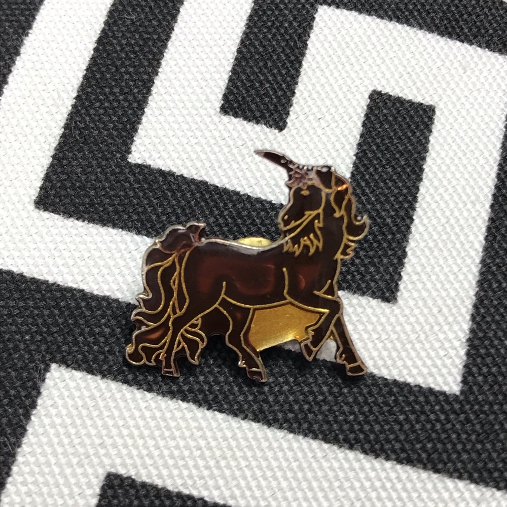 🦄Vtg Dark red/gold enamel unicorn pin